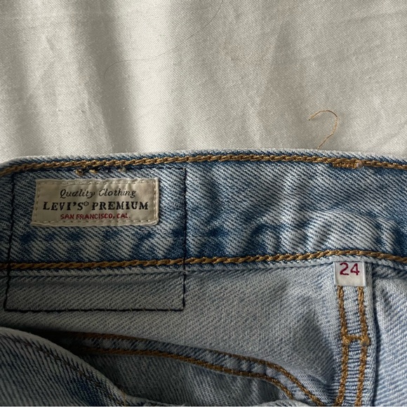 Straight Leg Denim Levi’s Jeans - Picture 3 of 5